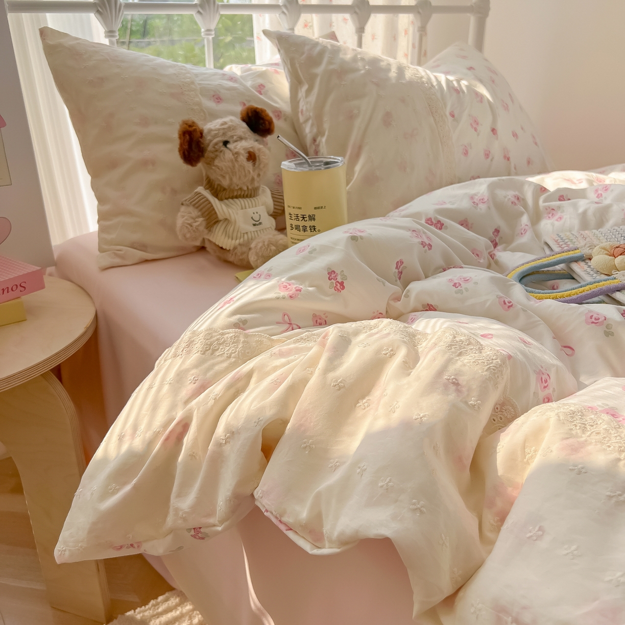 91家纺网 家纺一手货源 找家纺 韩巢家纺 2025新款法式蕾丝花边被套直播热销款四件套学生宿舍床上三件套（提供卖家秀） 小花集【蕾丝花边款】