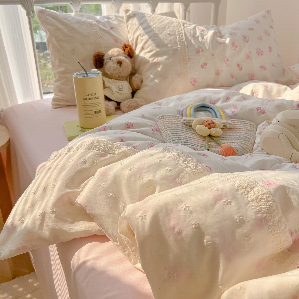 91家纺网 家纺一手货源 找家纺 韩巢家纺 2025新款法式蕾丝花边被套直播热销款四件套学生宿舍床上三件套（提供卖家秀） 小花集【蕾丝花边款】