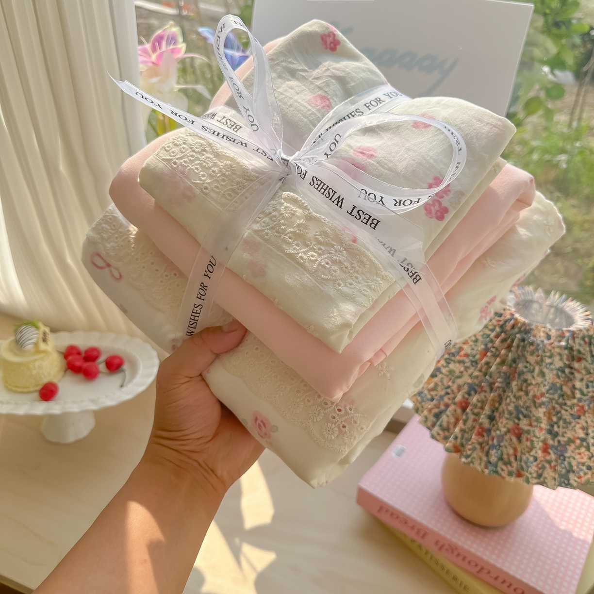 91家纺网 家纺一手货源 找家纺 韩巢家纺 2025新款法式蕾丝花边被套直播热销款四件套学生宿舍床上三件套（提供卖家秀） 小花集【蕾丝花边款】