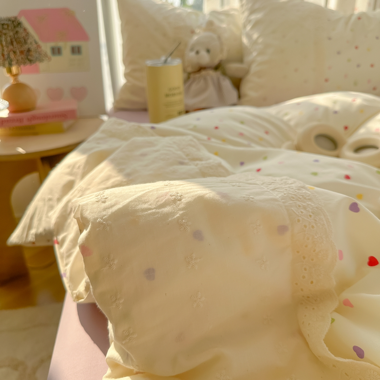 91家纺网 家纺一手货源 找家纺 韩巢家纺 2025新款法式蕾丝花边被套直播热销款四件套学生宿舍床上三件套（提供卖家秀） 心动预演【蕾丝花边款】