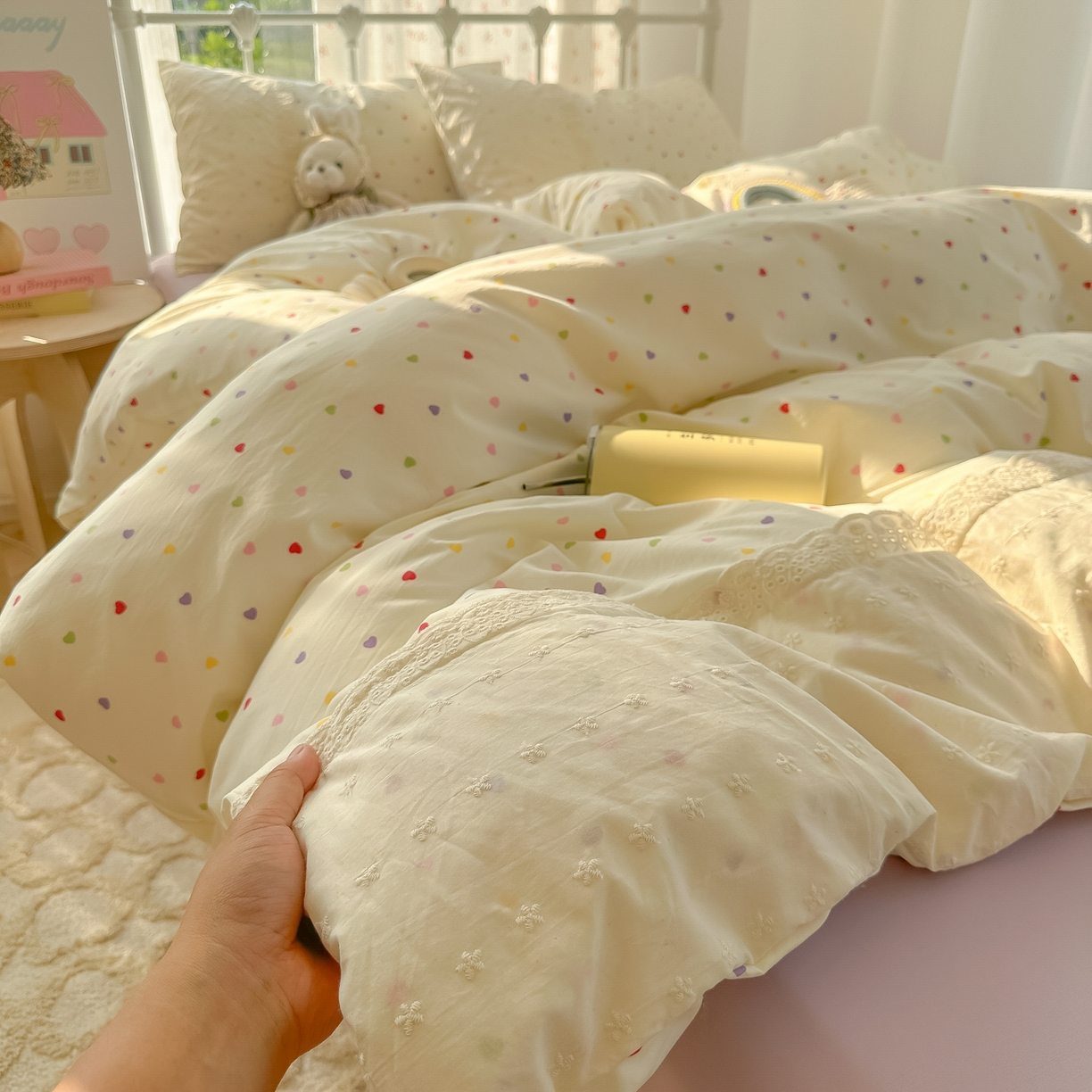 91家纺网 家纺一手货源 找家纺 韩巢家纺 2025新款法式蕾丝花边被套直播热销款四件套学生宿舍床上三件套（提供卖家秀） 心动预演【蕾丝花边款】