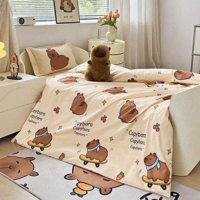 91家纺网 家纺一手货源 找家纺 （总）蘭菲家纺 2025新款学生季幼儿园卡皮巴拉三件套小版系列