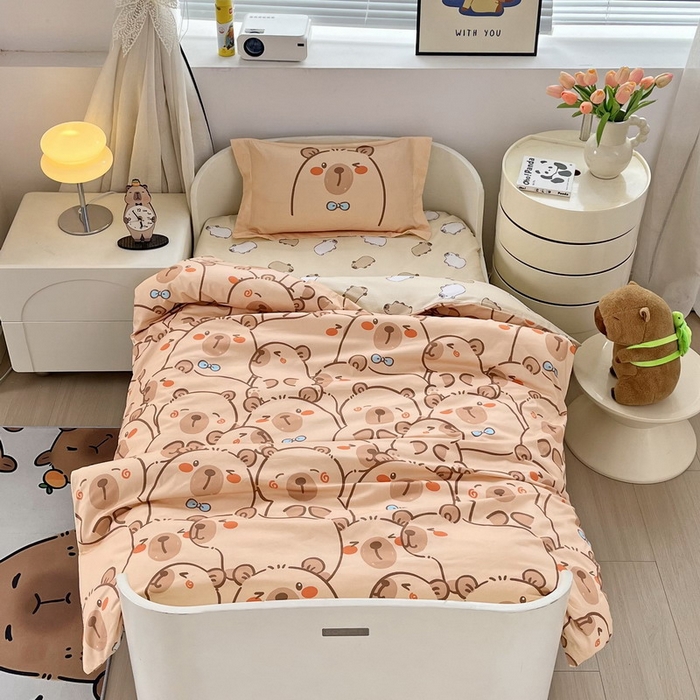 91家纺网 家纺一手货源 找家纺 （总）蘭菲家纺 2025新款学生季幼儿园卡皮巴拉三件套小版系列