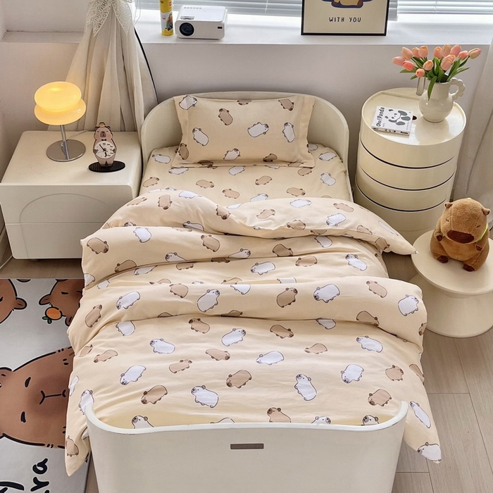 91家纺网 家纺一手货源 找家纺 （总）蘭菲家纺 2025新款学生季幼儿园卡皮巴拉三件套小版系列