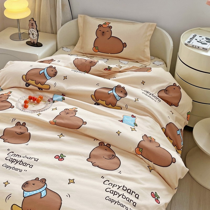 91家纺网 家纺一手货源 找家纺 蘭菲家纺 2025新款学生季幼儿园卡皮巴拉三件套小版系列 爱滑板