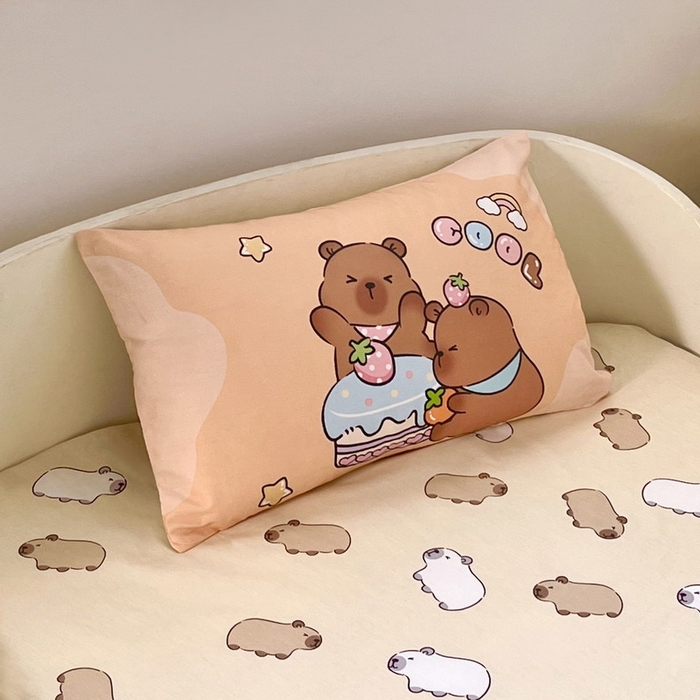 91家纺网 家纺一手货源 找家纺 （总）蘭菲家纺 2025新款学生季幼儿园卡皮巴拉三件套大版系列