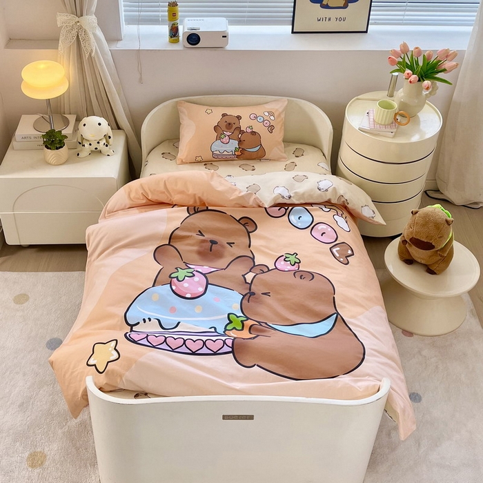 91家纺网 家纺一手货源 找家纺 （总）蘭菲家纺 2025新款学生季幼儿园卡皮巴拉三件套大版系列