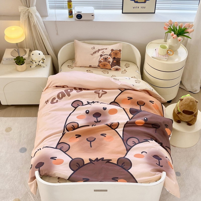 91家纺网 家纺一手货源 找家纺 （总）蘭菲家纺 2025新款学生季幼儿园卡皮巴拉三件套大版系列