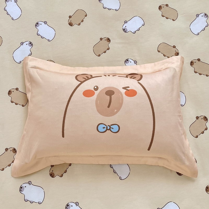 91家纺网 家纺一手货源 找家纺 蘭菲家纺 2025新款学生季幼儿园卡皮巴拉三件套小版系列 小卡