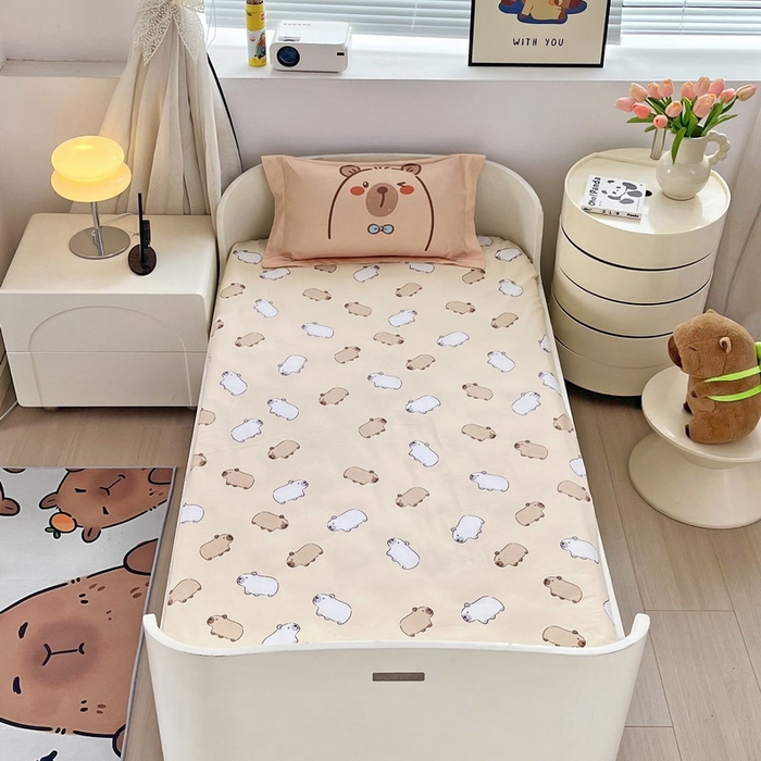 91家纺网 家纺一手货源 找家纺 蘭菲家纺 2025新款学生季幼儿园卡皮巴拉三件套小版系列 小卡