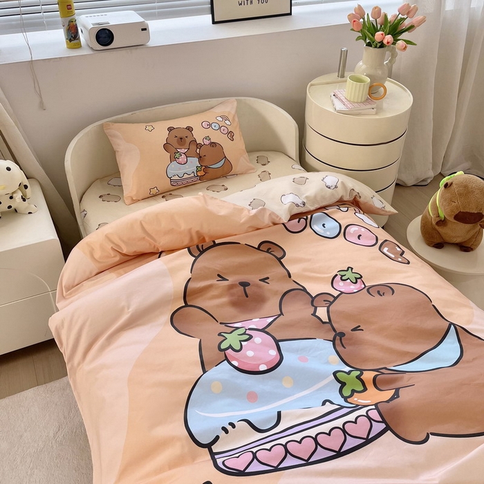 91家纺网 家纺一手货源 找家纺 蘭菲家纺 2025新款学生季幼儿园卡皮巴拉三件套大版系列 爱卡皮