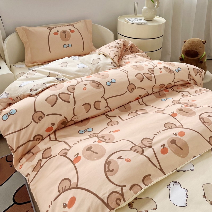 91家纺网 家纺一手货源 找家纺 蘭菲家纺 2025新款学生季幼儿园卡皮巴拉三件套小版系列 小卡