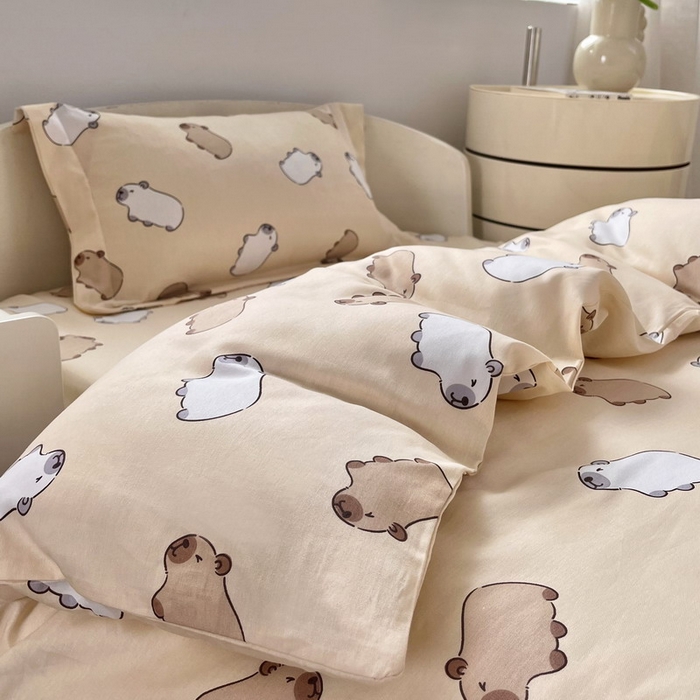 91家纺网 家纺一手货源 找家纺 蘭菲家纺 2025新款学生季幼儿园卡皮巴拉三件套小版系列 小奶豚