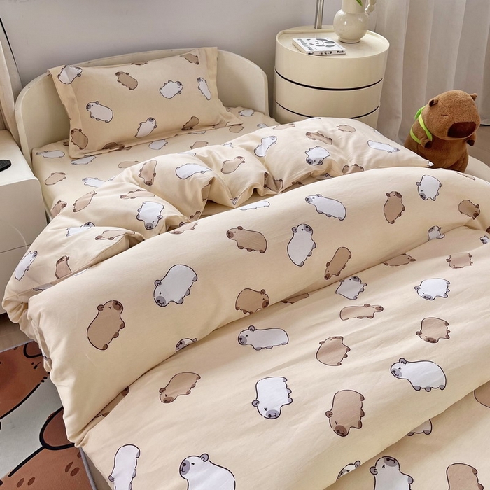 91家纺网 家纺一手货源 找家纺 蘭菲家纺 2025新款学生季幼儿园卡皮巴拉三件套小版系列 小奶豚