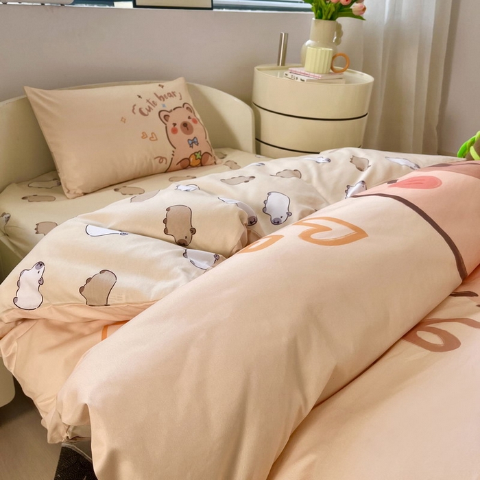 91家纺网 家纺一手货源 找家纺 蘭菲家纺 2025新款学生季幼儿园卡皮巴拉三件套大版系列 大美豚