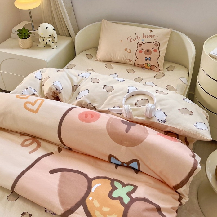 91家纺网 家纺一手货源 找家纺 蘭菲家纺 2025新款学生季幼儿园卡皮巴拉三件套大版系列 大美豚