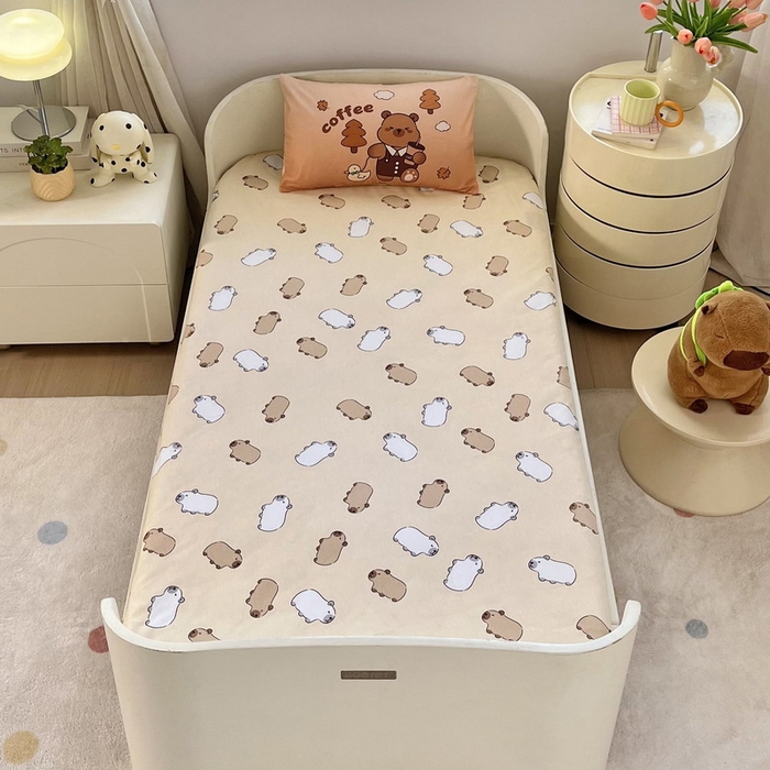 91家纺网 家纺一手货源 找家纺 蘭菲家纺 2025新款学生季幼儿园卡皮巴拉三件套大版系列 拉小鸭