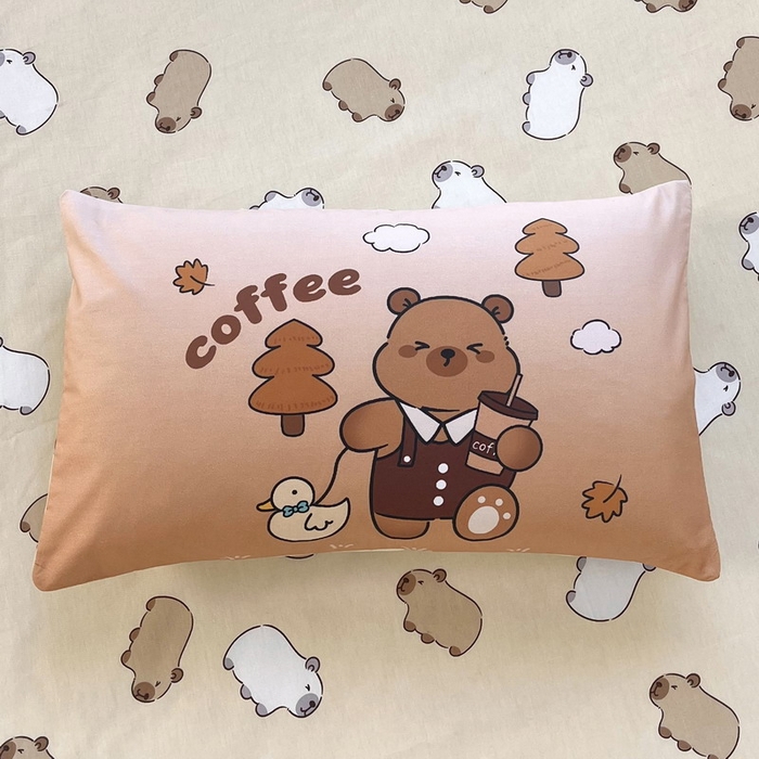 91家纺网 家纺一手货源 找家纺 蘭菲家纺 2025新款学生季幼儿园卡皮巴拉三件套大版系列 拉小鸭