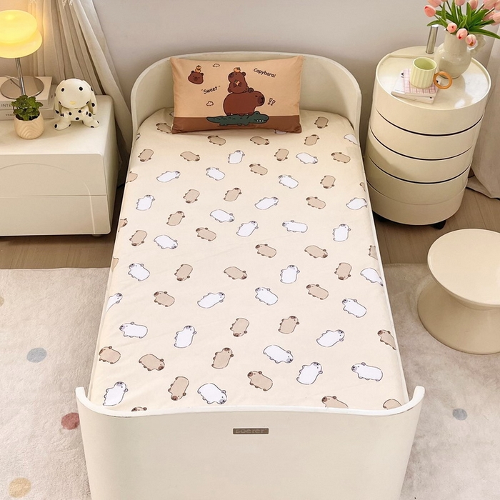 91家纺网 家纺一手货源 找家纺 蘭菲家纺 2025新款学生季幼儿园卡皮巴拉三件套大版系列 征服拉