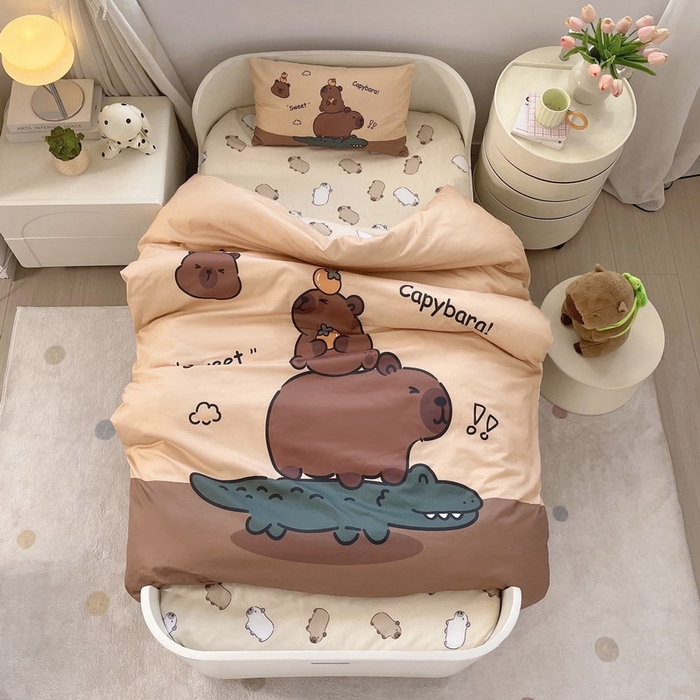 91家纺网 家纺一手货源 找家纺 蘭菲家纺 2025新款学生季幼儿园卡皮巴拉三件套大版系列 征服拉