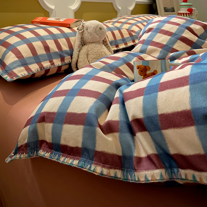 91家纺网 家纺一手货源 找家纺 蓝邻家纺 2025新款全棉纯棉加厚磨毛多巴胺贝壳边四件套 格言-米咖