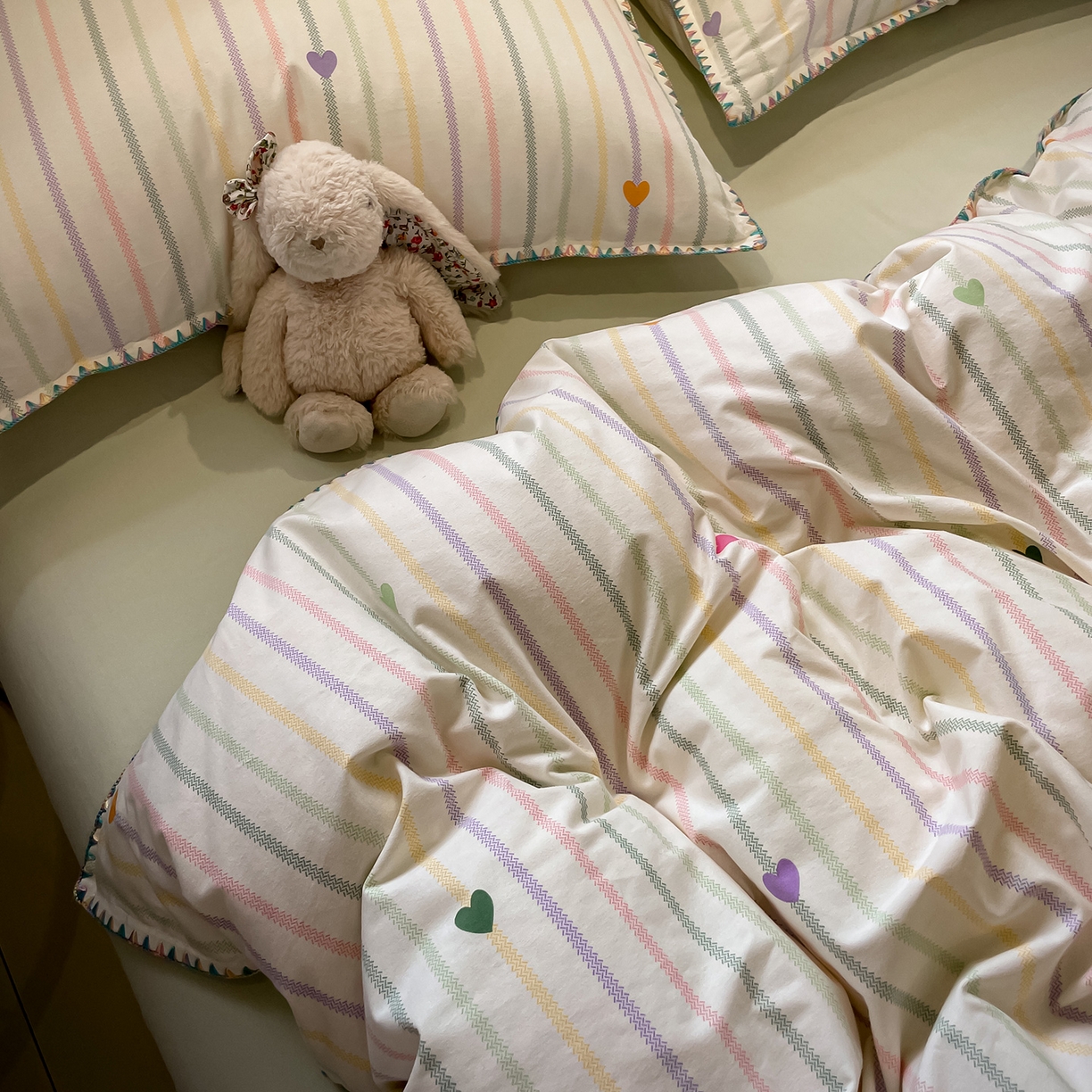 91家纺网 家纺一手货源 找家纺 蓝邻家纺 2025新款全棉纯棉加厚磨毛多巴胺贝壳边四件套 弦音