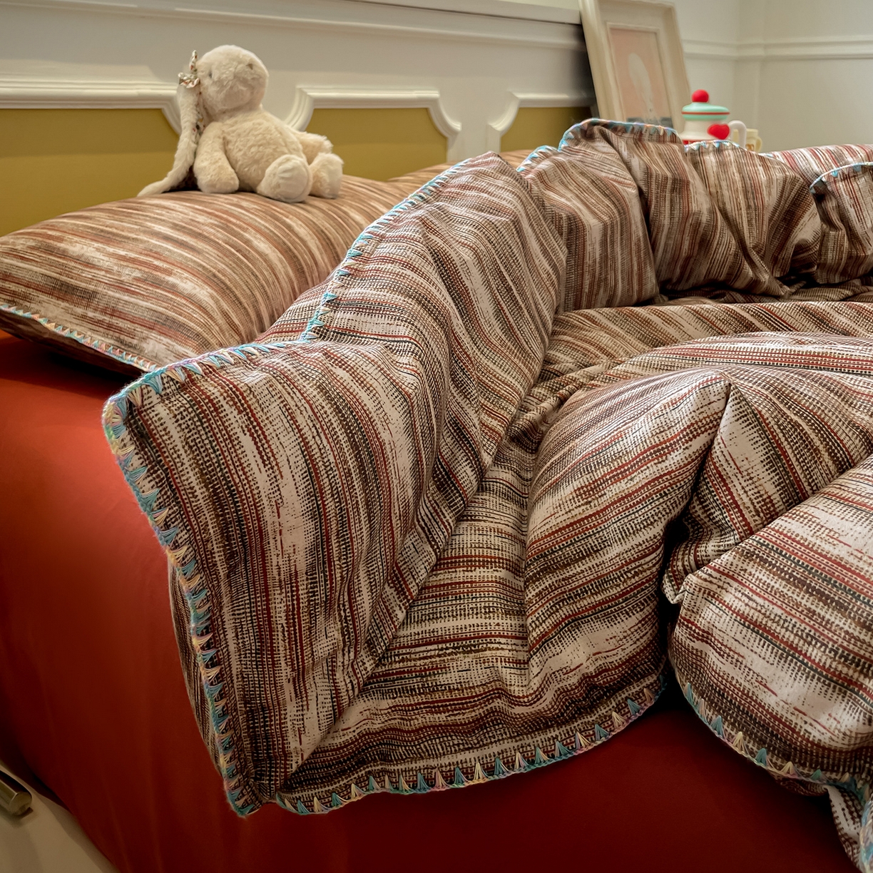 91家纺网 家纺一手货源 找家纺 蓝邻家纺 2025新款全棉纯棉加厚磨毛多巴胺贝壳边四件套 寻野