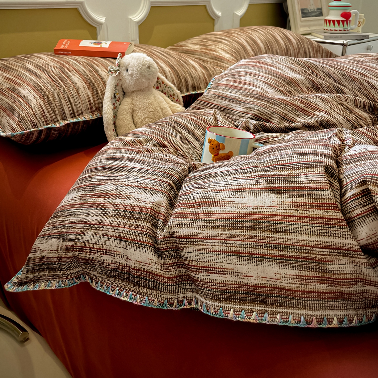 91家纺网 家纺一手货源 找家纺 蓝邻家纺 2025新款全棉纯棉加厚磨毛多巴胺贝壳边四件套 寻野