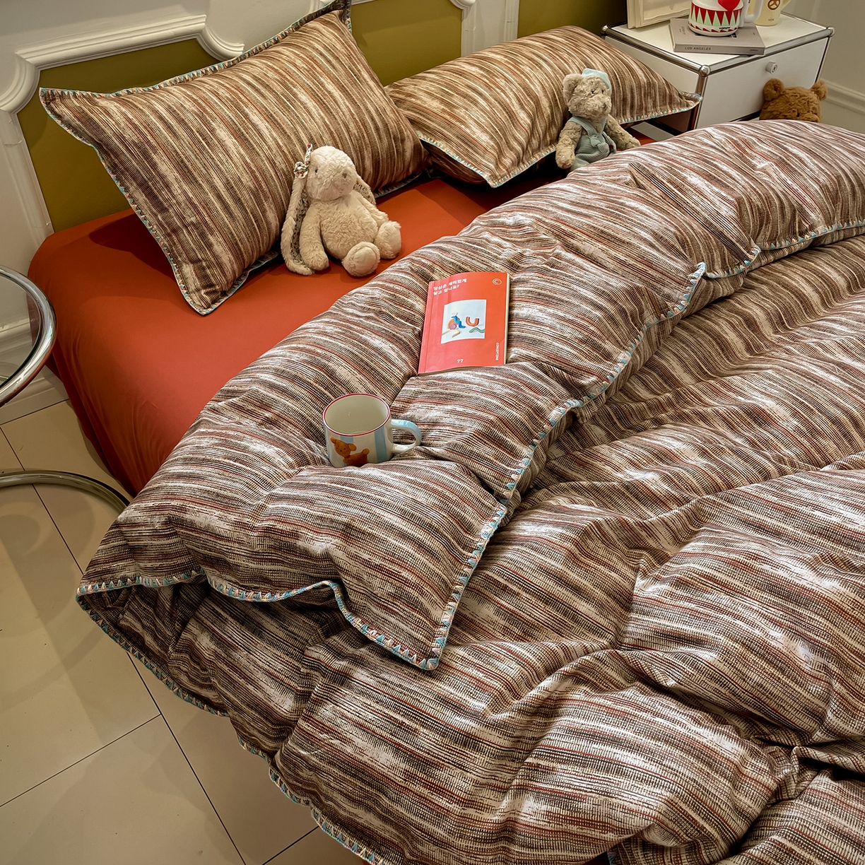 91家纺网 家纺一手货源 找家纺 蓝邻家纺 2025新款全棉纯棉加厚磨毛多巴胺贝壳边四件套 寻野