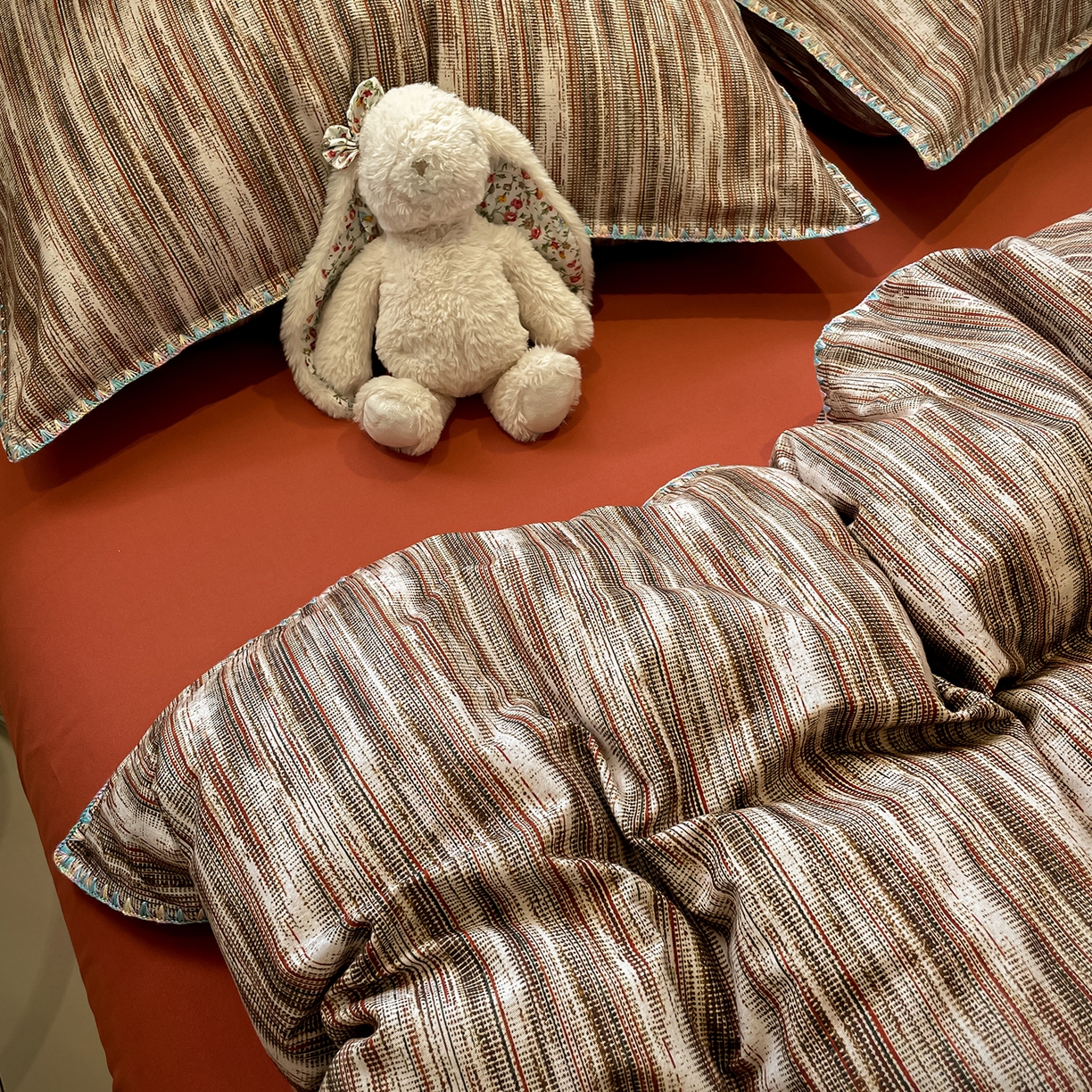 91家纺网 家纺一手货源 找家纺 蓝邻家纺 2025新款全棉纯棉加厚磨毛多巴胺贝壳边四件套 寻野