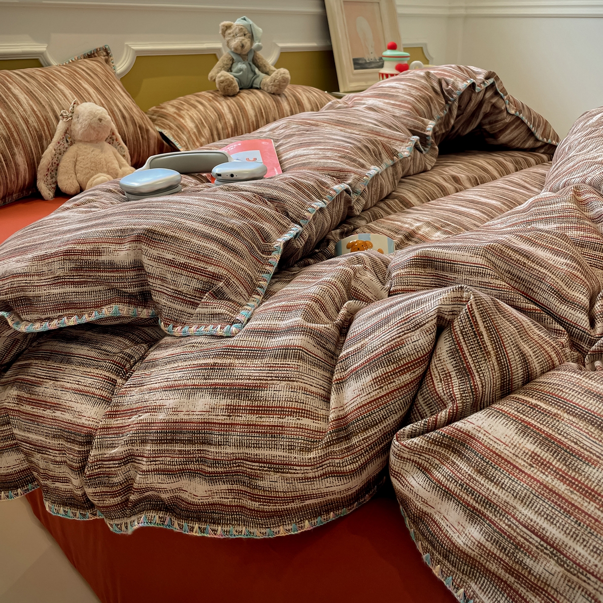 91家纺网 家纺一手货源 找家纺 蓝邻家纺 2025新款全棉纯棉加厚磨毛多巴胺贝壳边四件套 寻野