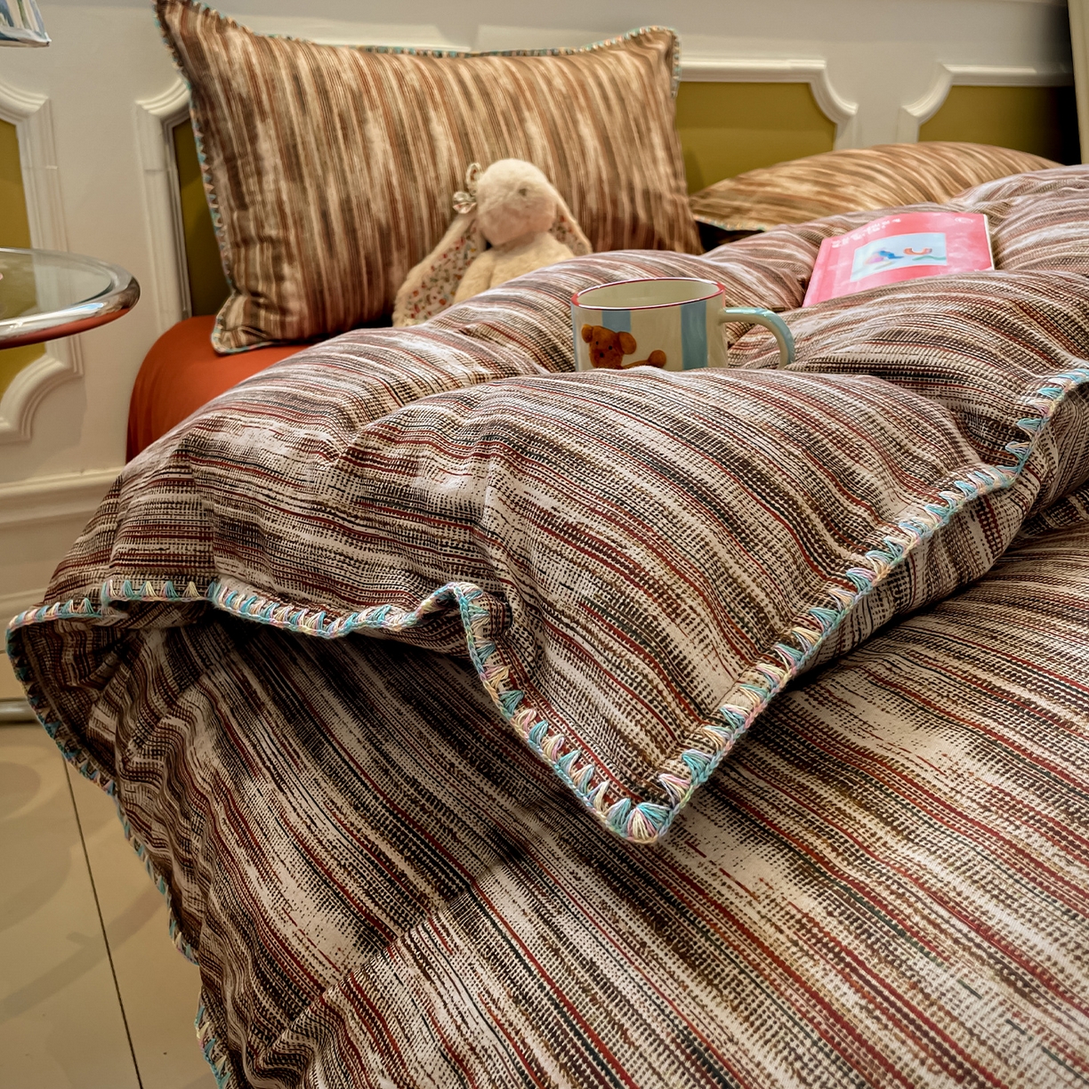 91家纺网 家纺一手货源 找家纺 蓝邻家纺 2025新款全棉纯棉加厚磨毛多巴胺贝壳边四件套 寻野