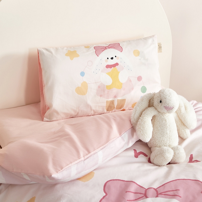 91家纺网 家纺一手货源 找家纺 荷马之梦 2025新款学院系列—A类32s水洗棉贴布绣原创卡通拼接儿童幼儿园套件爱心兔