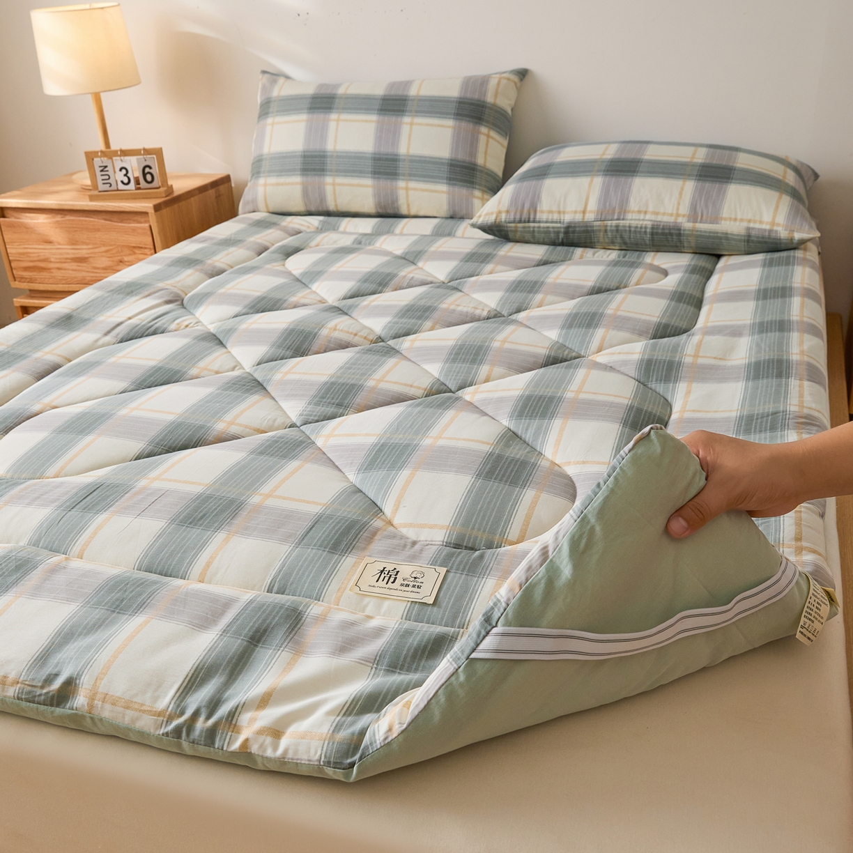 91家纺网 家纺一手货源 找家纺 爱屋及屋 2025新款无印风四季款棉花床垫 韵绿格
