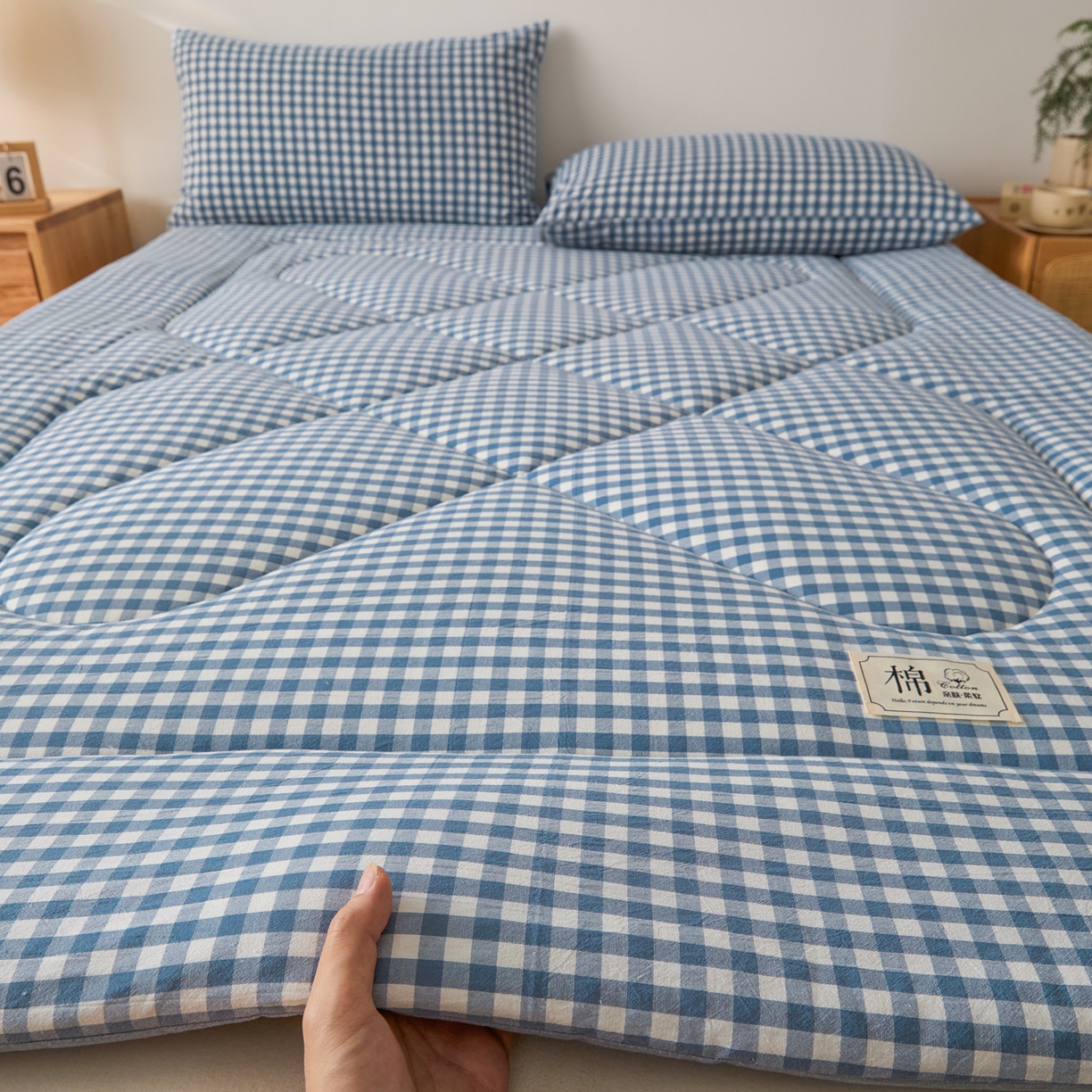 91家纺网 家纺一手货源 找家纺 爱屋及屋 2025新款无印风四季款棉花床垫 蓝小格