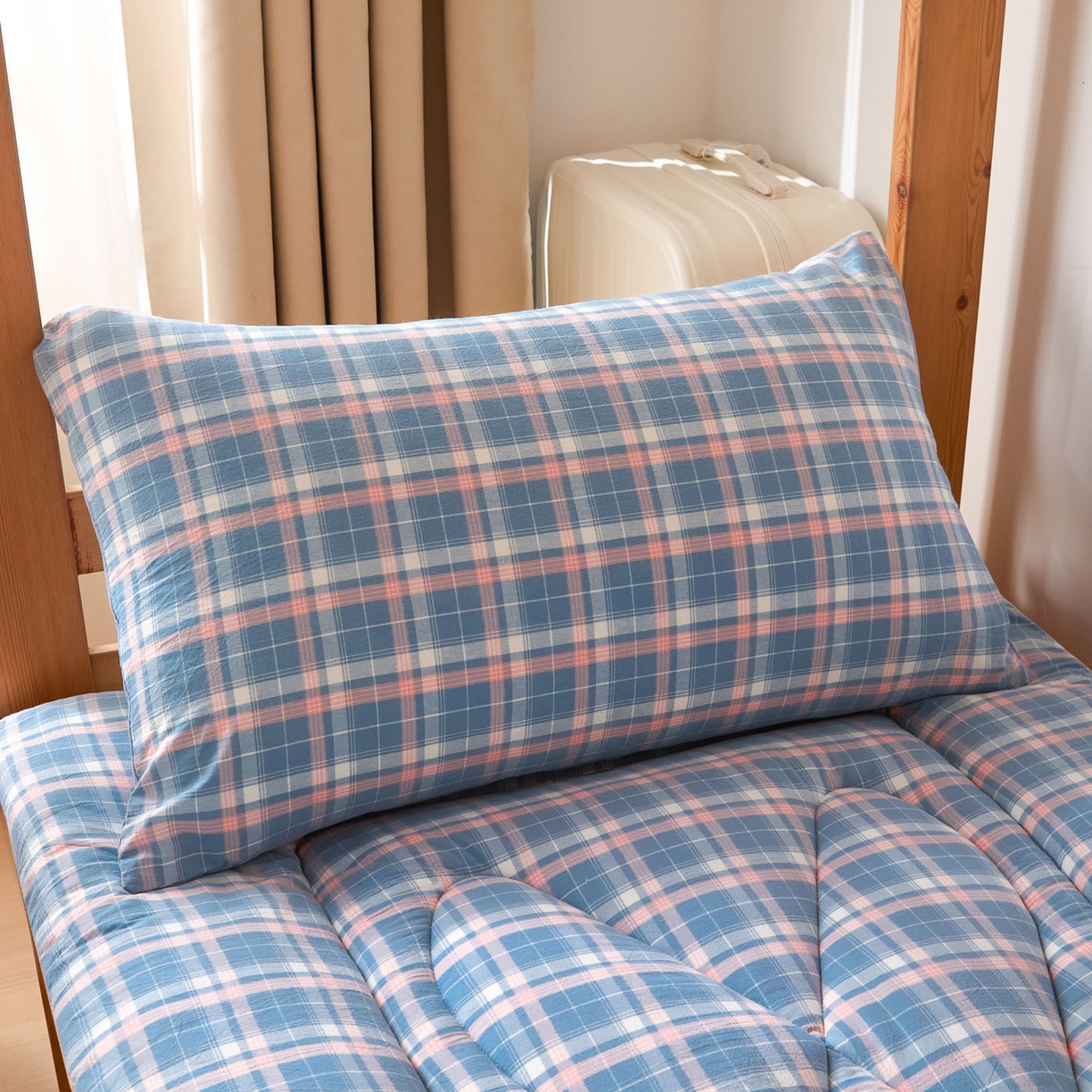 91家纺网 家纺一手货源 找家纺 爱屋及屋 2025款无印风学生棉花床垫 格韵蓝