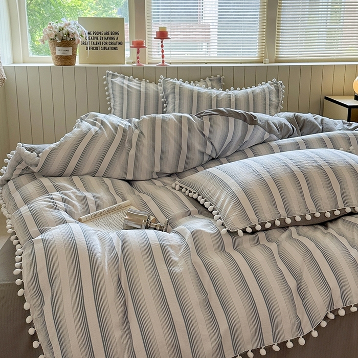 91家纺网 家纺一手货源 找家纺 缘生活 2025新款皱皱纱毛球球流苏四件套 皱皱纱球球流苏-绅士条纹