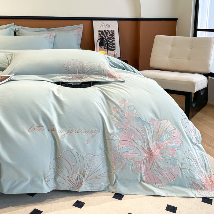 91家纺网 家纺一手货源 找家纺 桃园 2025新款纯棉全棉长绒棉磨毛四件套不掉毛-华尔兹 （高端礼盒） 华尔兹-飘蓝