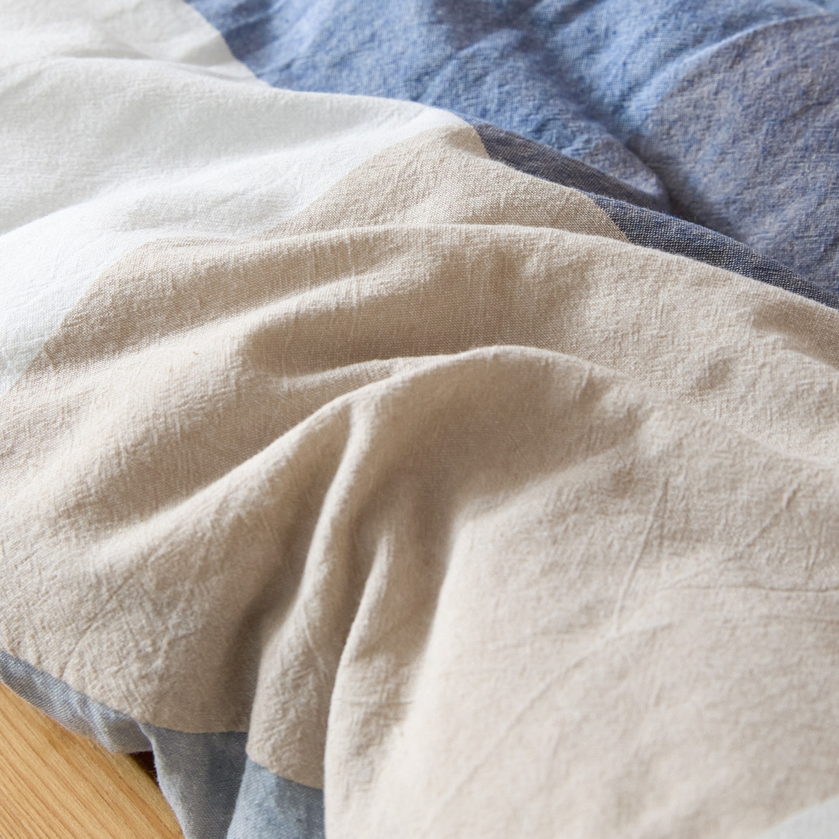 91家纺网 家纺一手货源 找家纺 爱屋及屋 2025款无印风学生棉花床垫 蓝咖大格