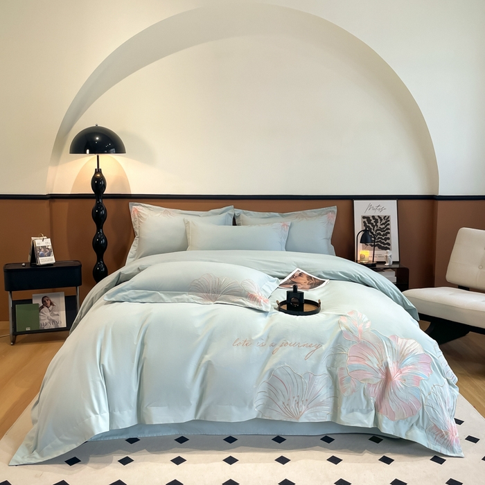 91家纺网 家纺一手货源 找家纺 桃园 2025新款纯棉全棉长绒棉磨毛四件套不掉毛-华尔兹 （高端礼盒） 华尔兹-飘蓝