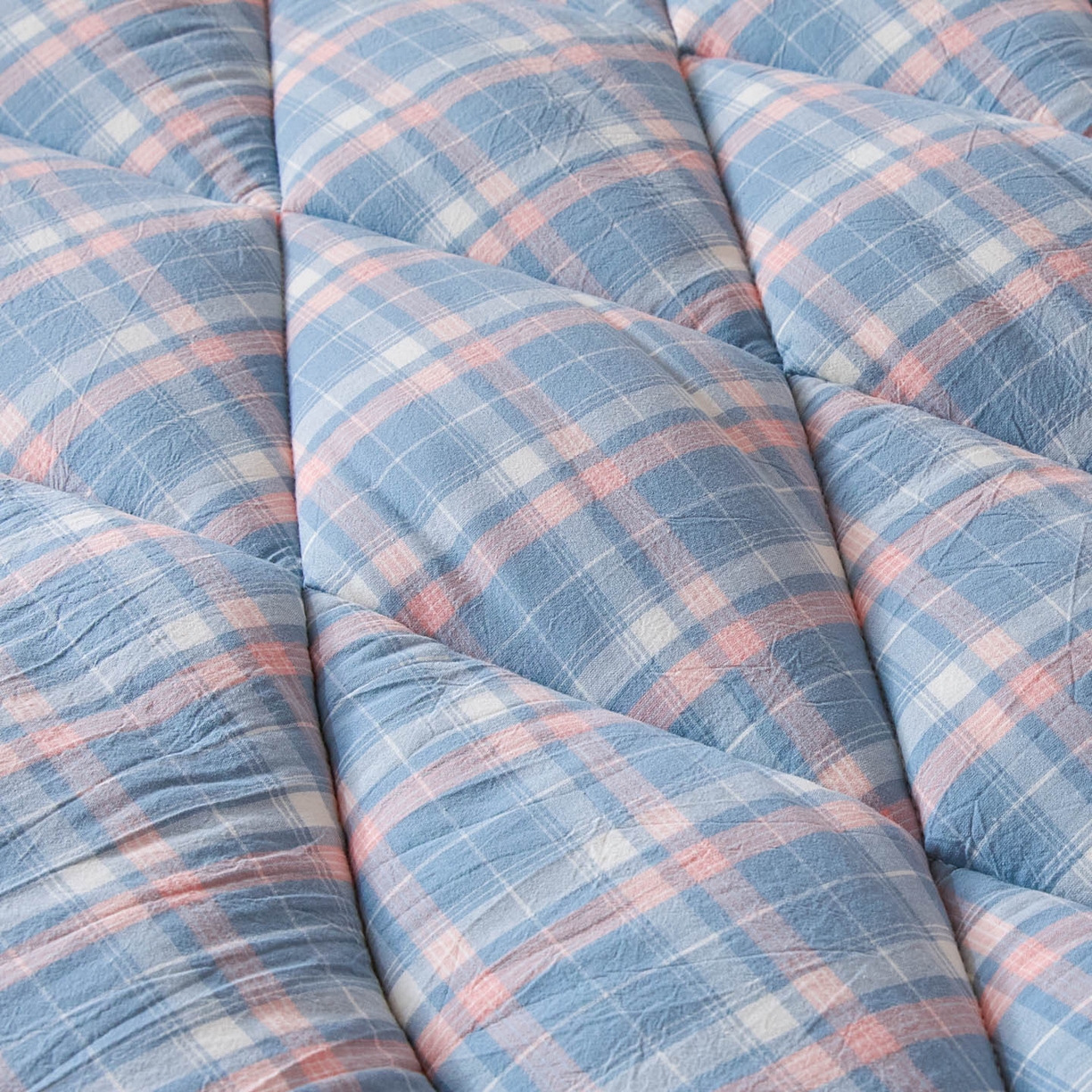 91家纺网 家纺一手货源 找家纺 爱屋及屋 2025款无印风学生棉花床垫 格韵蓝