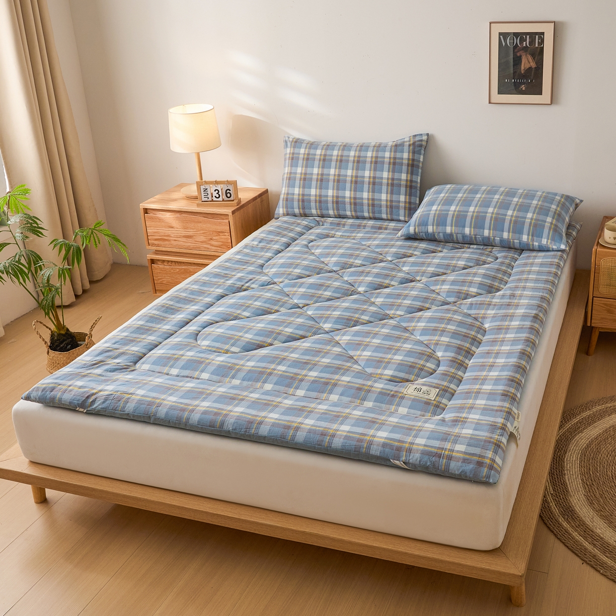 91家纺网 家纺一手货源 找家纺 爱屋及屋 2025新款无印风四季款棉花床垫 简析蓝