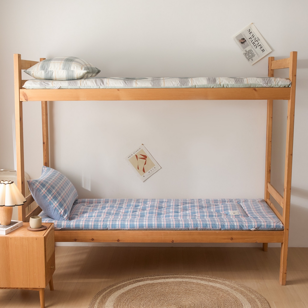 91家纺网 家纺一手货源 找家纺 爱屋及屋 2025款无印风学生棉花床垫 格韵蓝