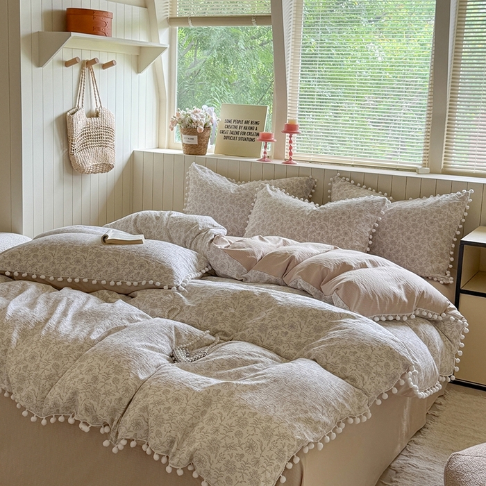 91家纺网 家纺一手货源 找家纺 缘生活 2025新款皱皱纱毛球球流苏四件套 皱皱纱球球流苏-碎花灰棕