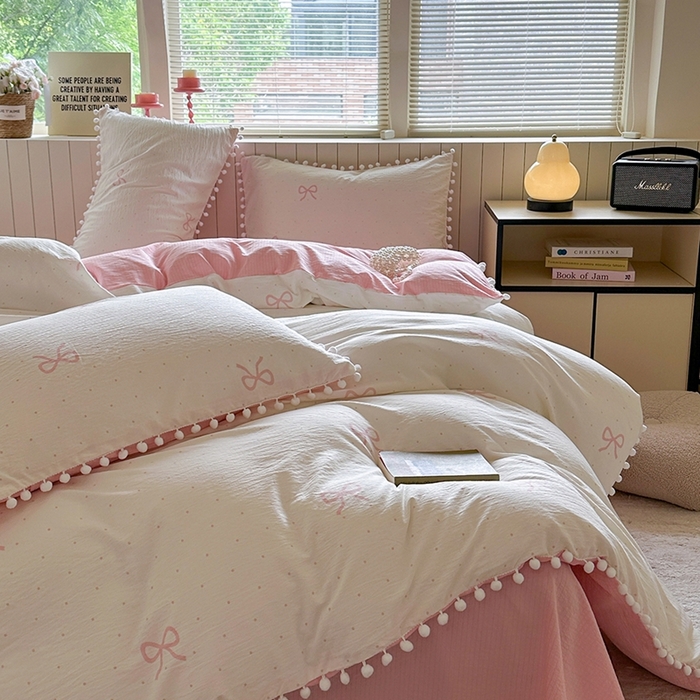 91家纺网 家纺一手货源 找家纺 缘生活 2025新款皱皱纱毛球球流苏四件套 皱皱纱球球流苏-蝴蝶结粉