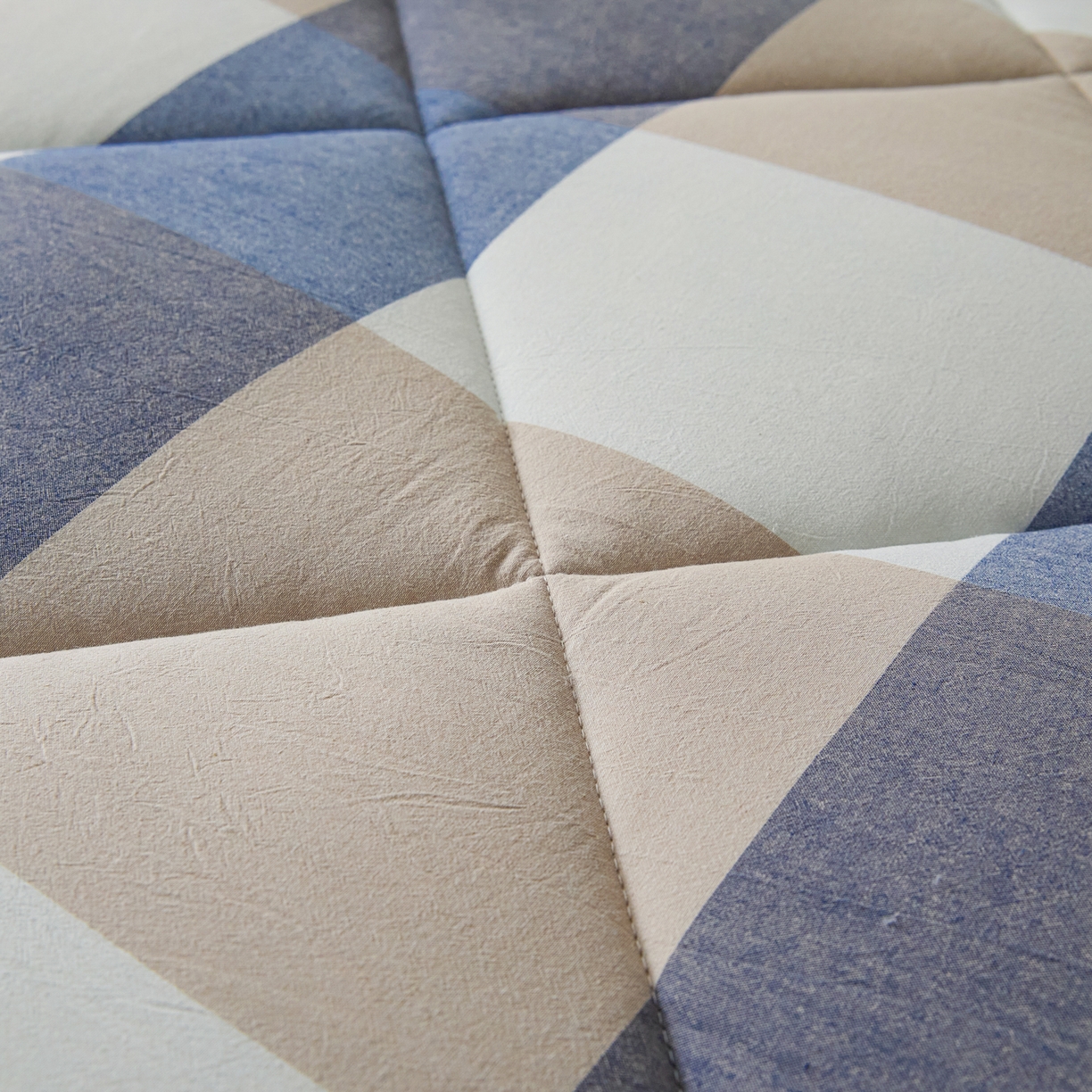 91家纺网 家纺一手货源 找家纺 爱屋及屋 2025新款无印风四季款棉花床垫 蓝咖大格