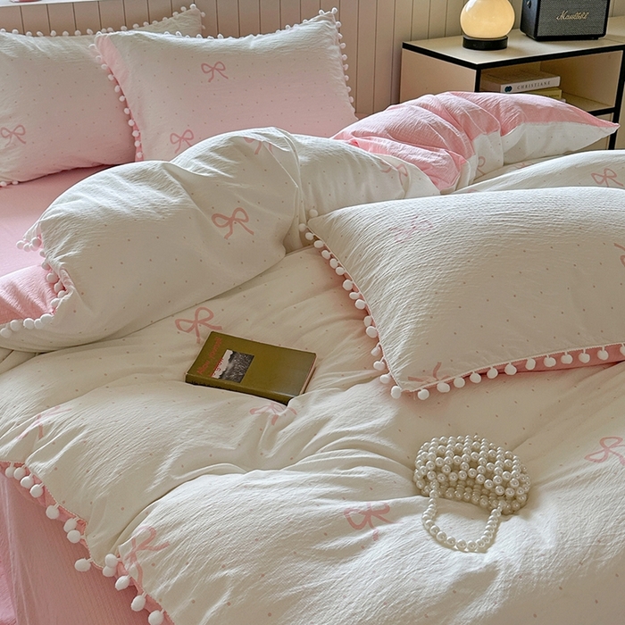 91家纺网 家纺一手货源 找家纺 缘生活 2025新款皱皱纱毛球球流苏四件套 皱皱纱球球流苏-蝴蝶结粉