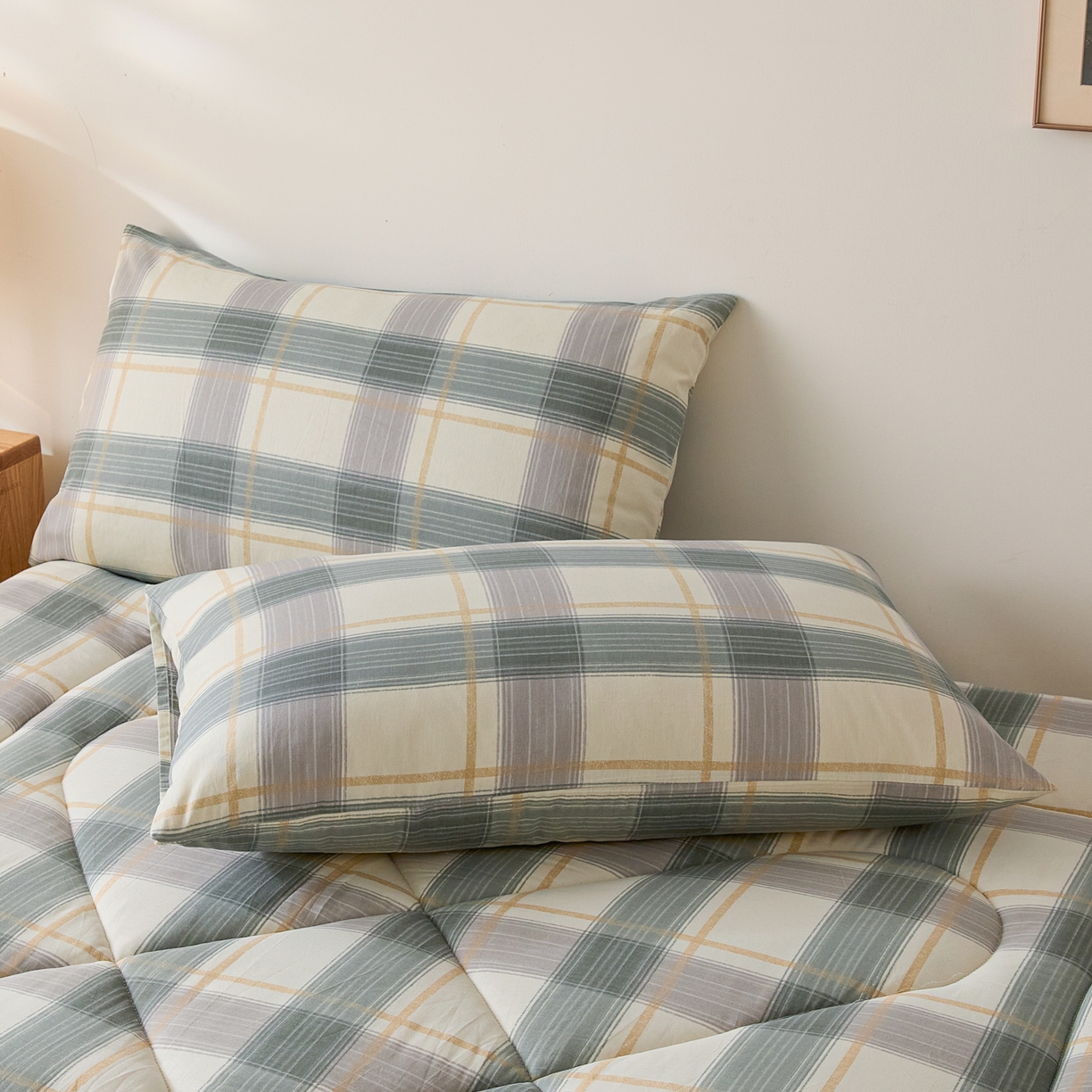 91家纺网 家纺一手货源 找家纺 爱屋及屋 2025新款无印风四季款棉花床垫 韵绿格