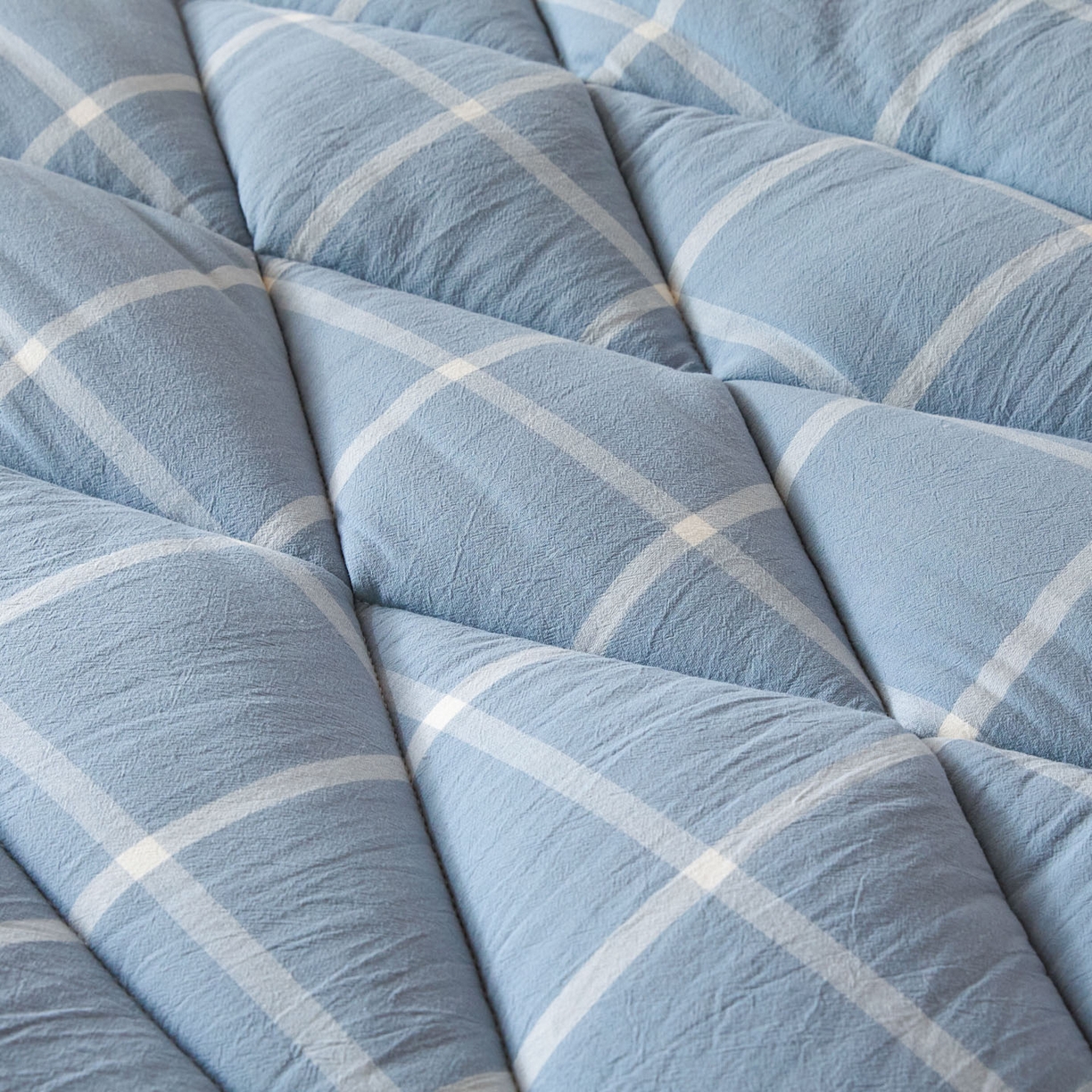 91家纺网 家纺一手货源 找家纺 爱屋及屋 2025款无印风学生棉花床垫 海蓝大格