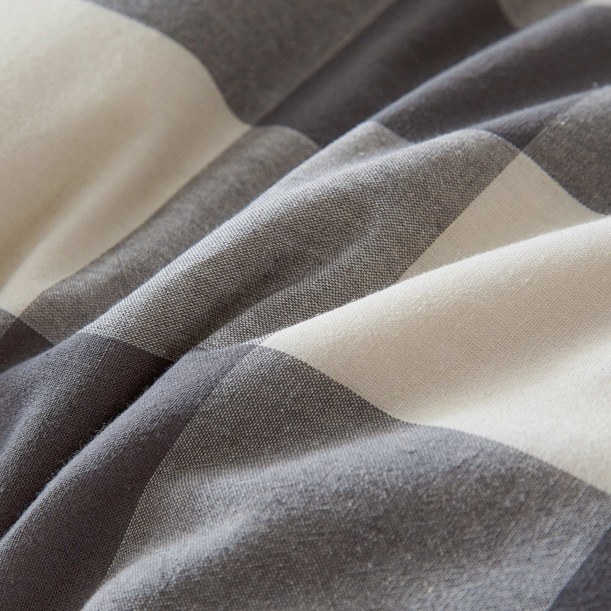 91家纺网 家纺一手货源 找家纺 爱屋及屋 2025新款无印风四季款棉花床垫 灰中格